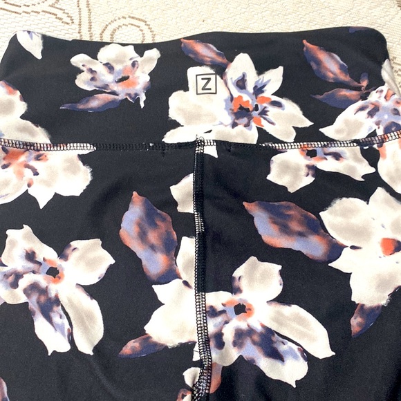 Zobha high waist leggings in floral pattern - Picture 5 of 5